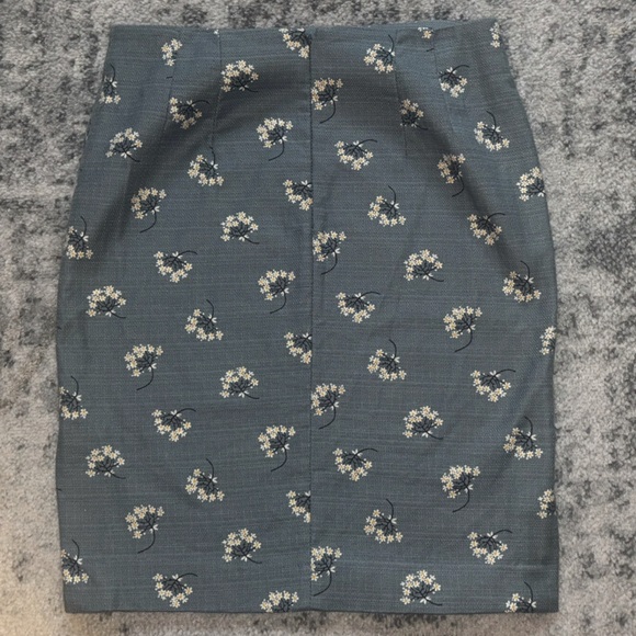 LOFT Outlet Floral Jacquard Mini Skirt Blue White Size: 6 - Picture 1 of 3